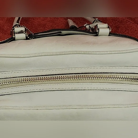 A Coach Hamptons satchel  serial number B0751-F08AD5 - Picture 9 of 15